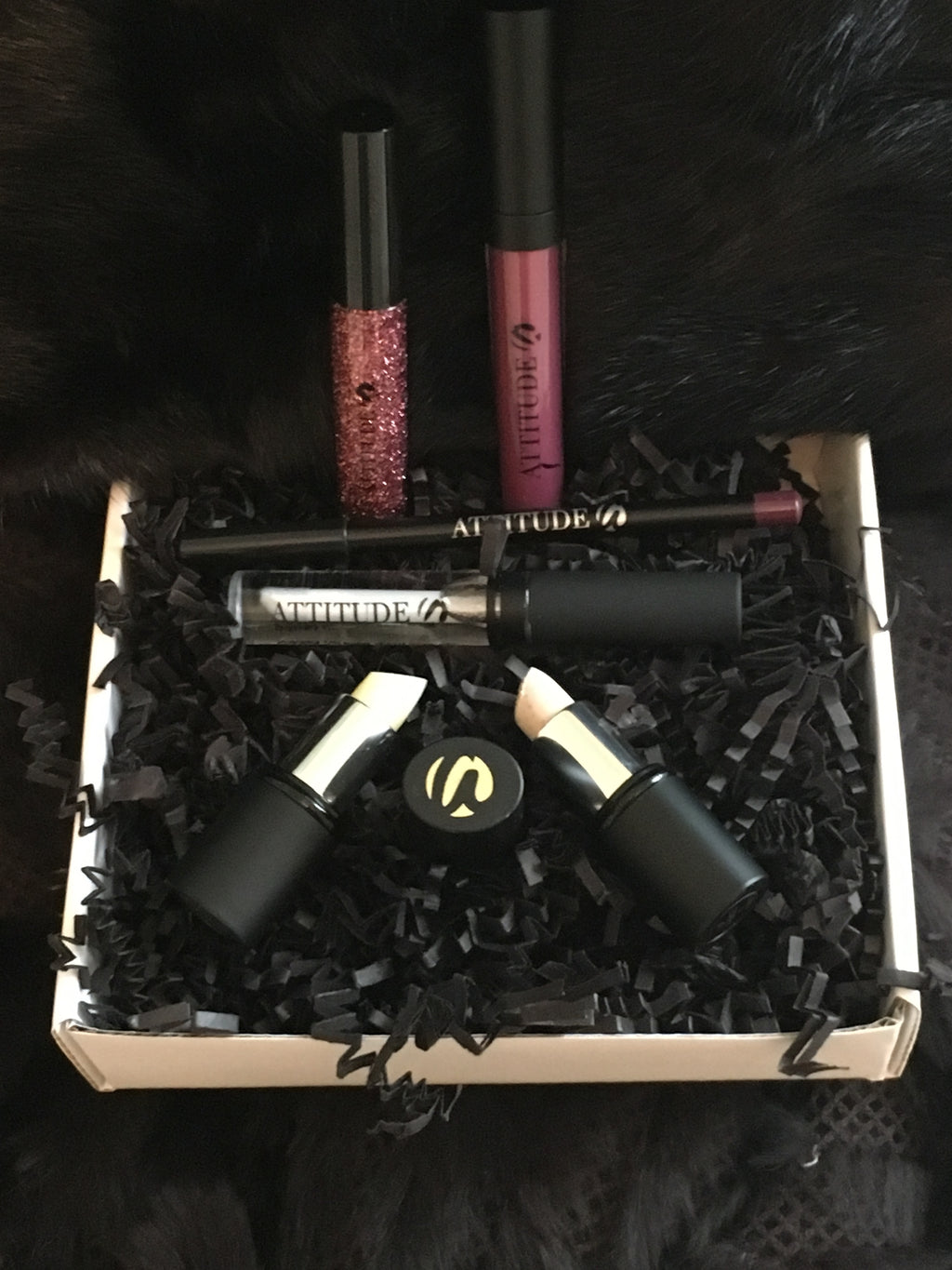 DISTRACTED BEAUTY BOX 4